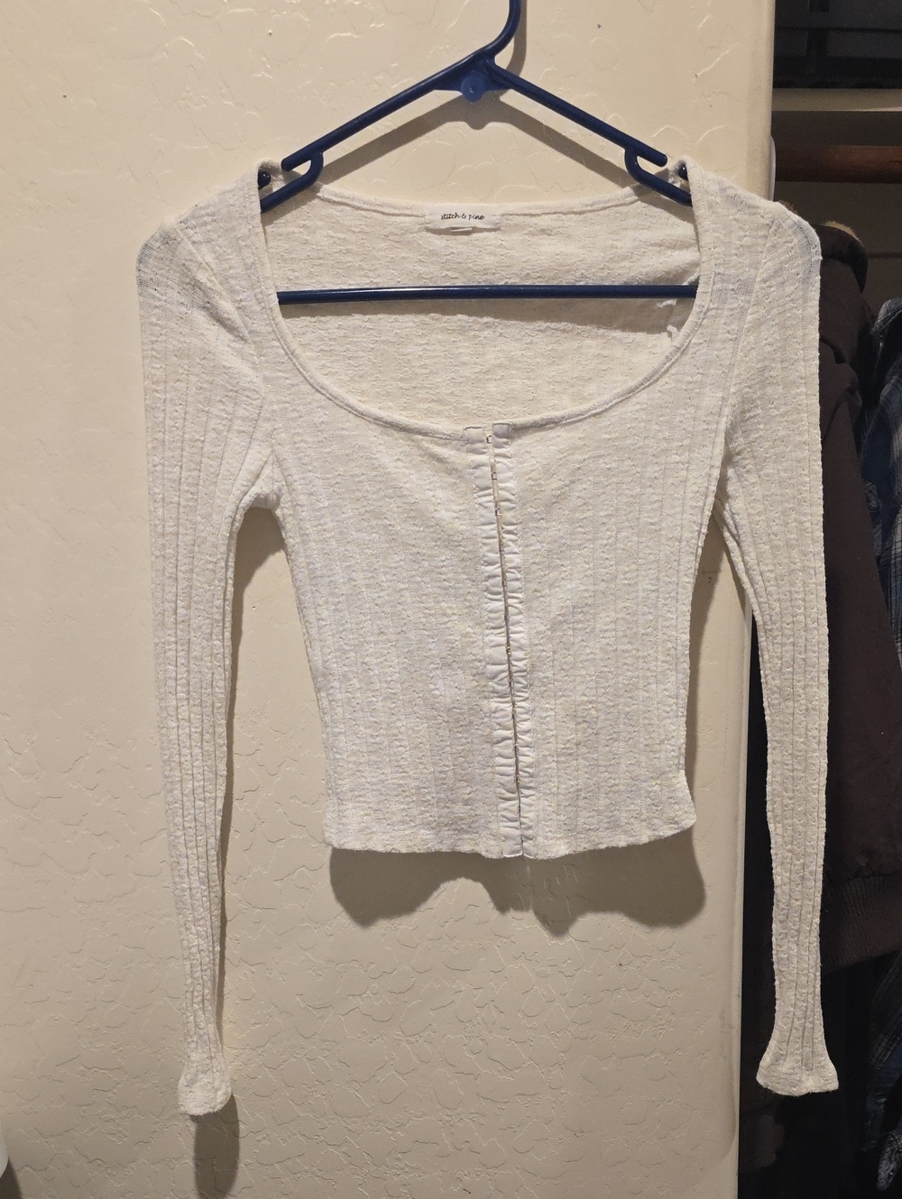 Ribbed Scoop-Neck Long Sleeve Crop Top in White